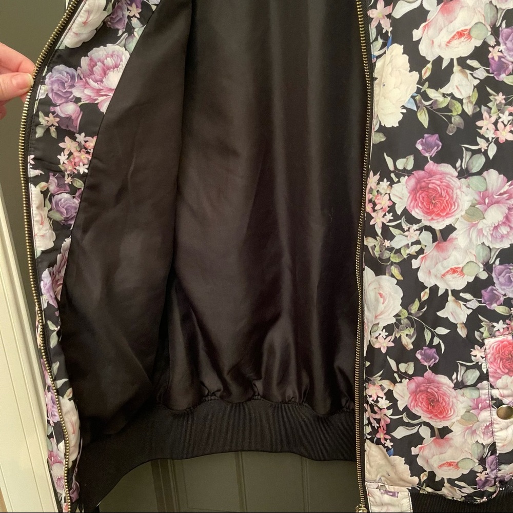 🎉HP🎉 Forever 21 floral bomber jacket - Picture 5 of 12